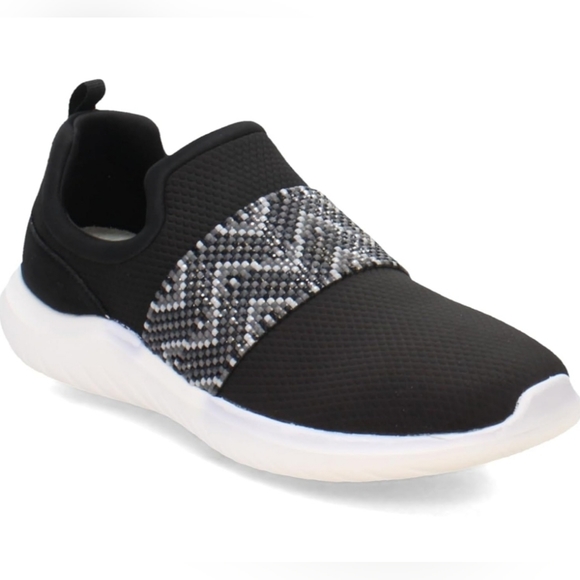 Clarks Women’s Cloudstepper Nova Way Size 9.5 - NEW Slip On Sneaker - Picture 1 of 6